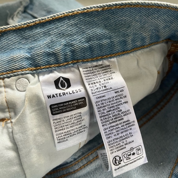 NEW LEVI’s 501 Denim Shorts - Picture 4 of 5